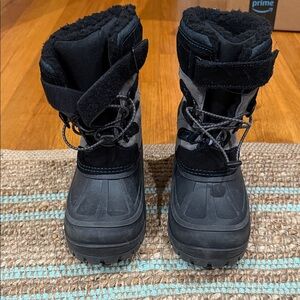Khombu Black and Gray Kids Boots